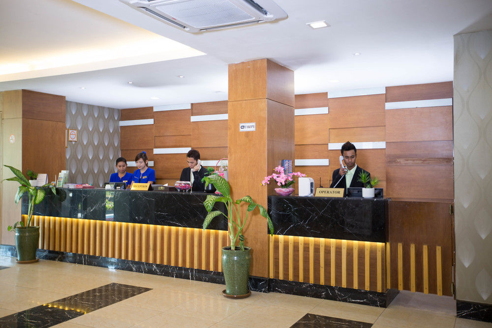 Uptown Hotel Янгон Экстерьер фото