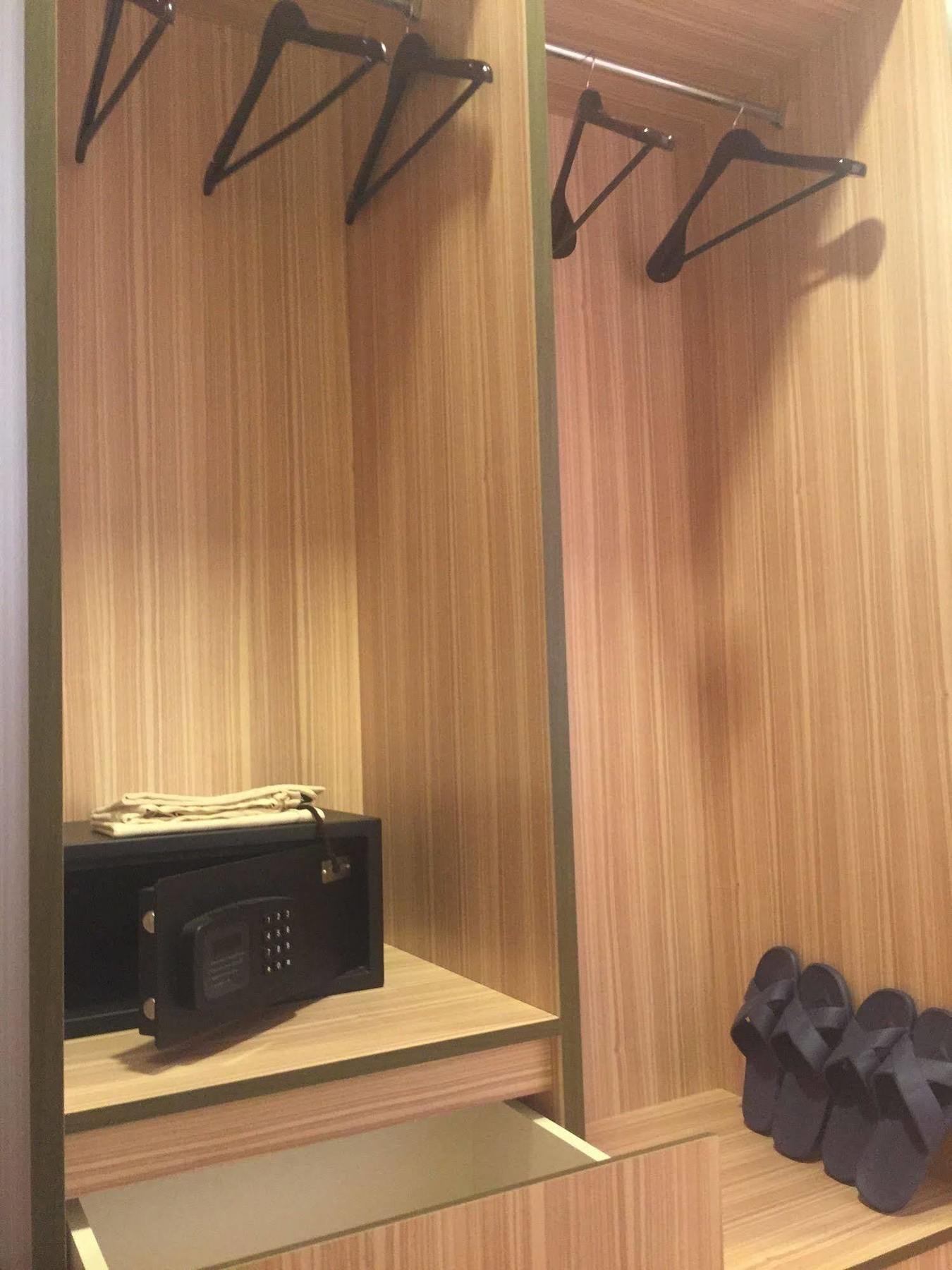 Uptown Hotel Янгон Экстерьер фото