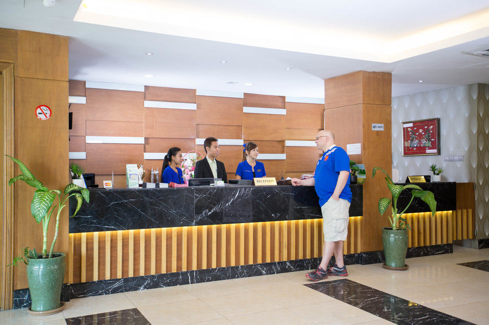Uptown Hotel Янгон Экстерьер фото