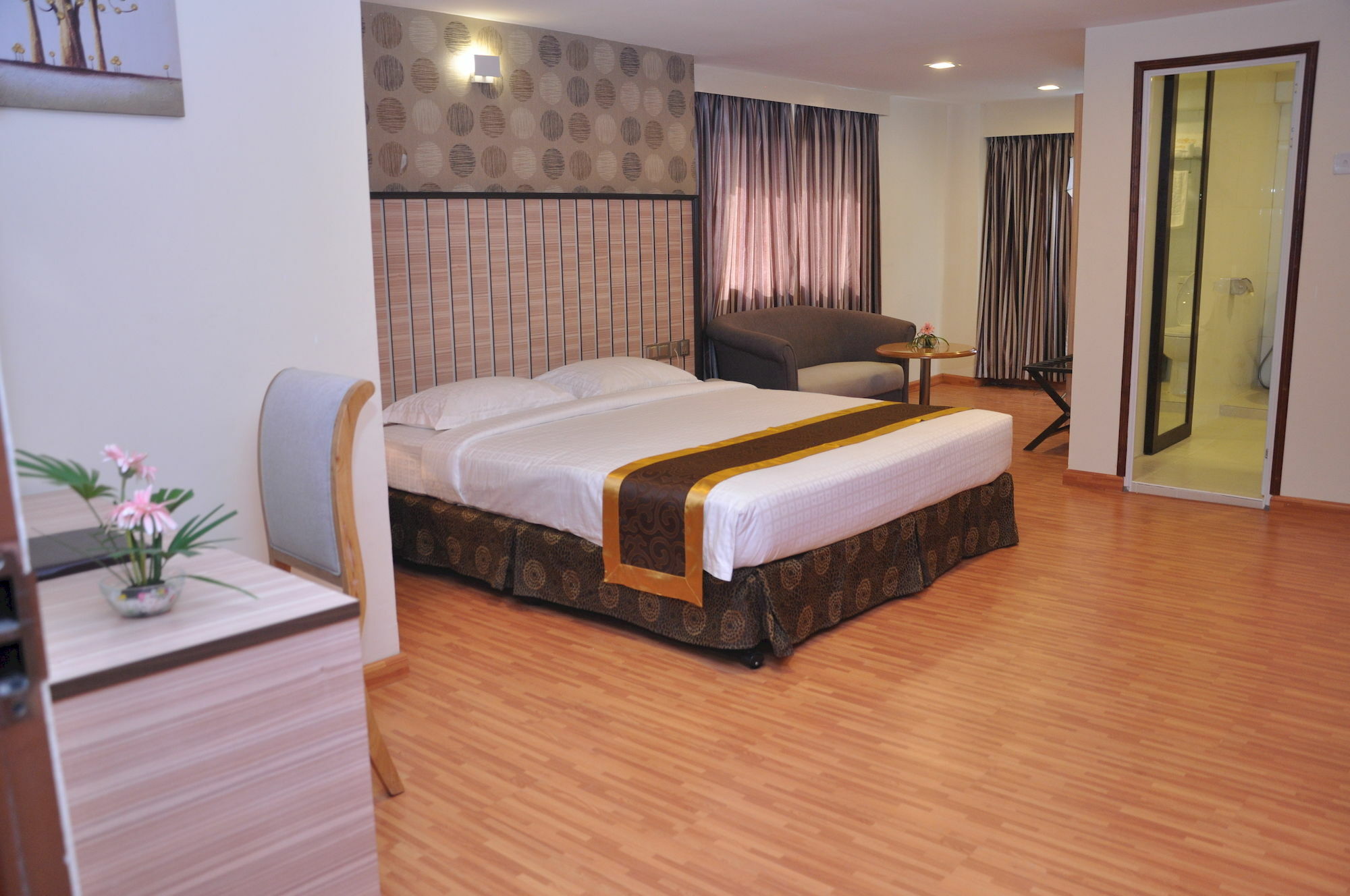 Uptown Hotel Янгон Экстерьер фото