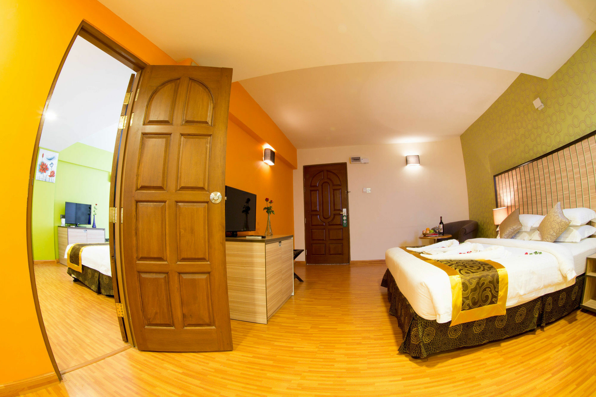 Uptown Hotel Янгон Экстерьер фото