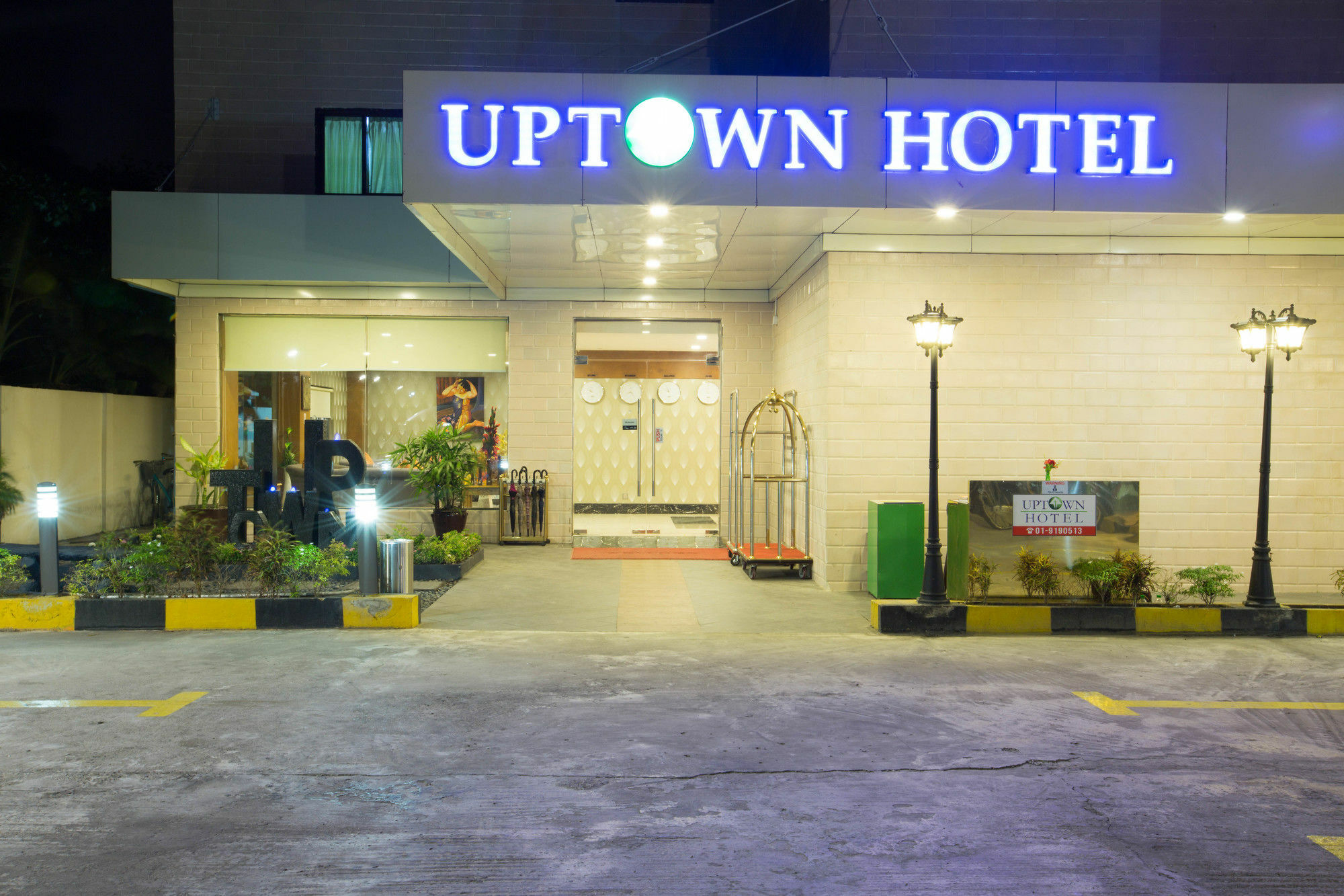 Uptown Hotel Янгон Экстерьер фото