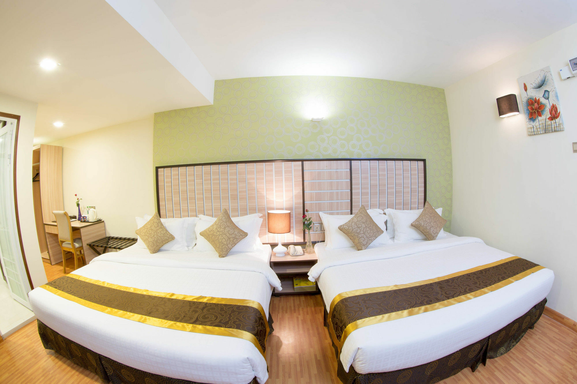 Uptown Hotel Янгон Экстерьер фото