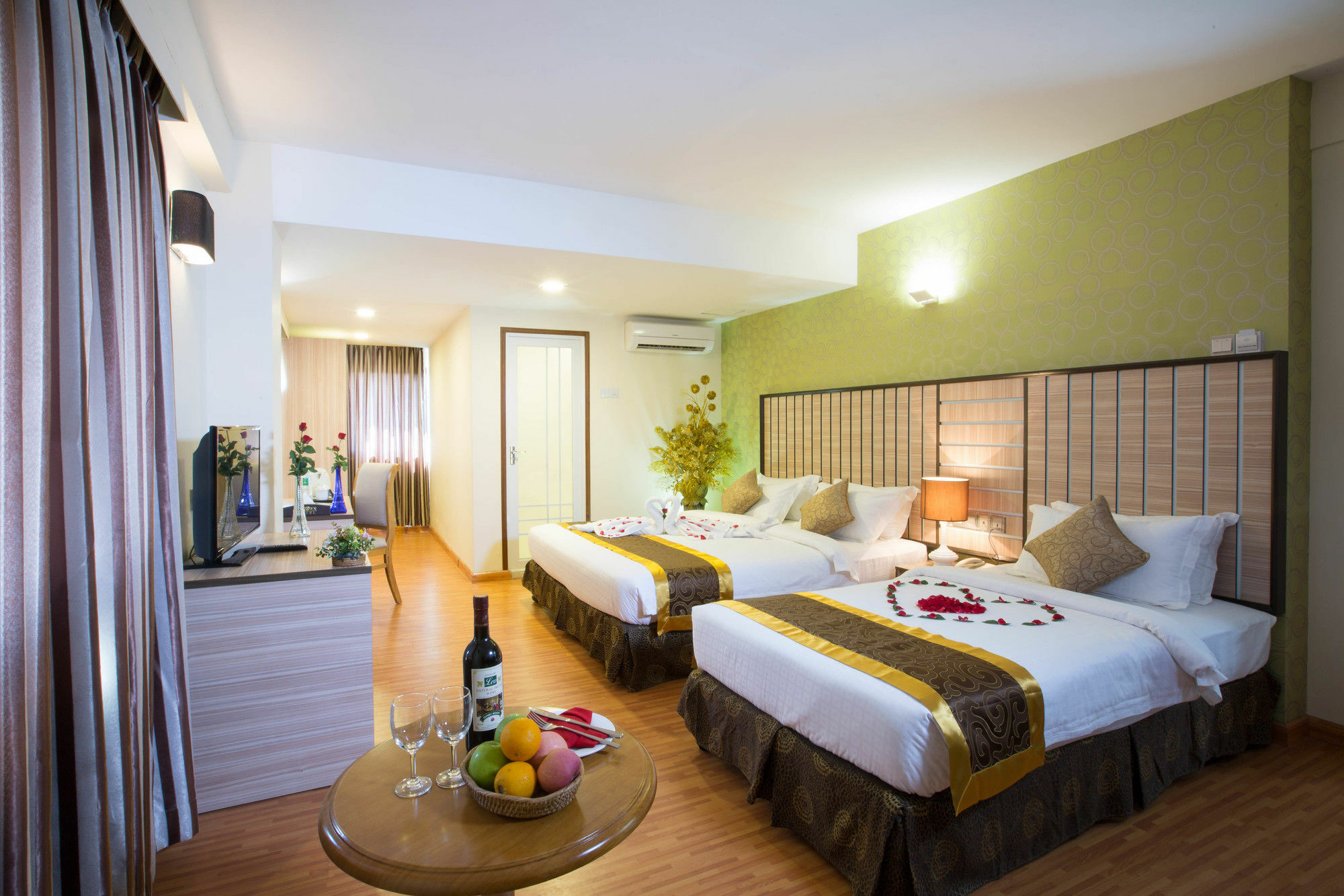 Uptown Hotel Янгон Экстерьер фото