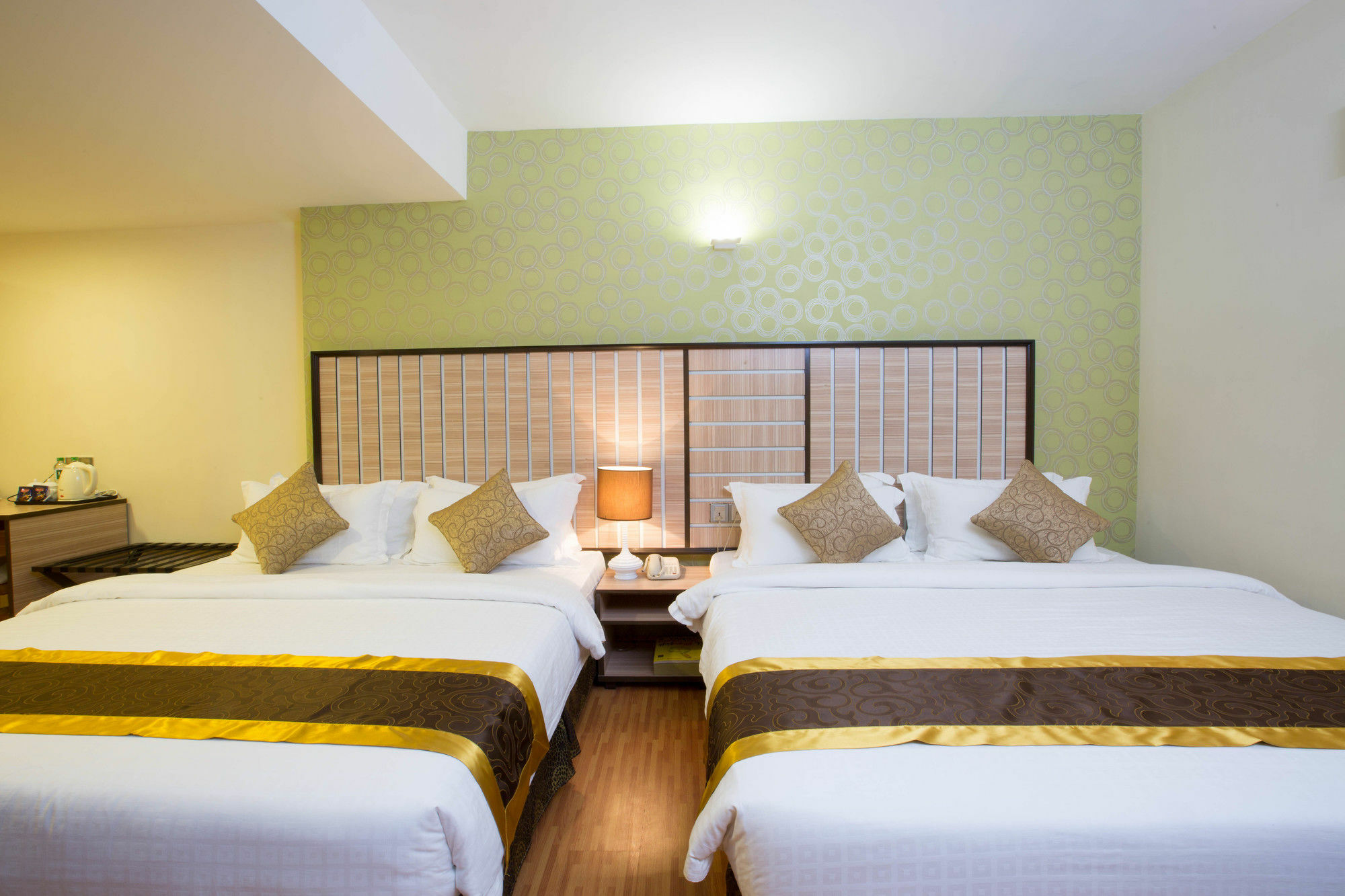 Uptown Hotel Янгон Экстерьер фото