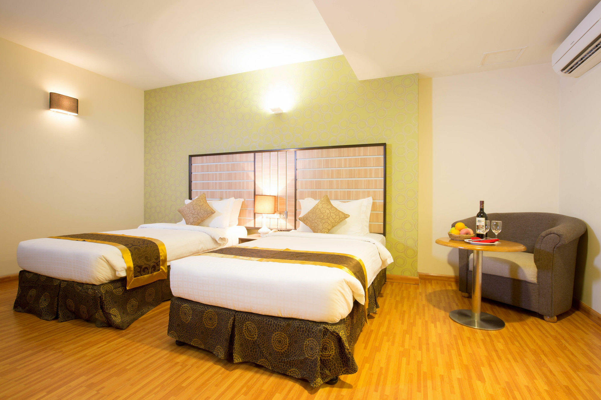Uptown Hotel Янгон Экстерьер фото