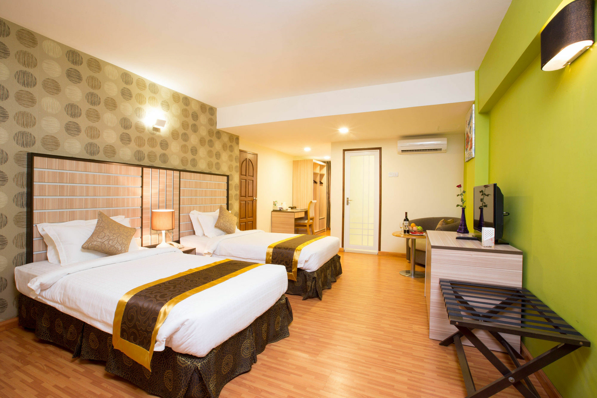 Uptown Hotel Янгон Экстерьер фото