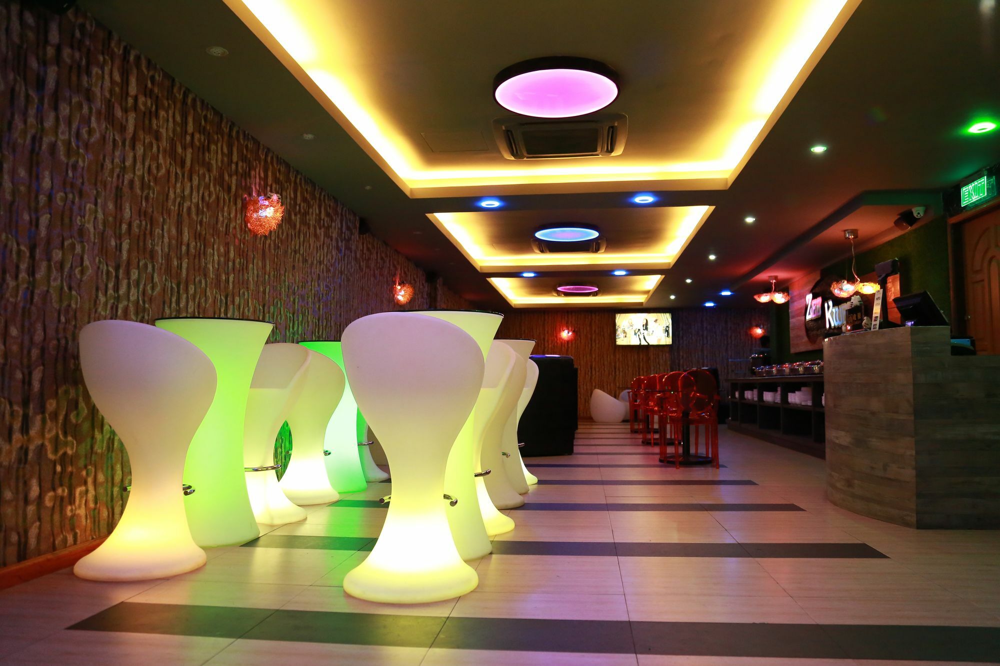 Uptown Hotel Янгон Экстерьер фото