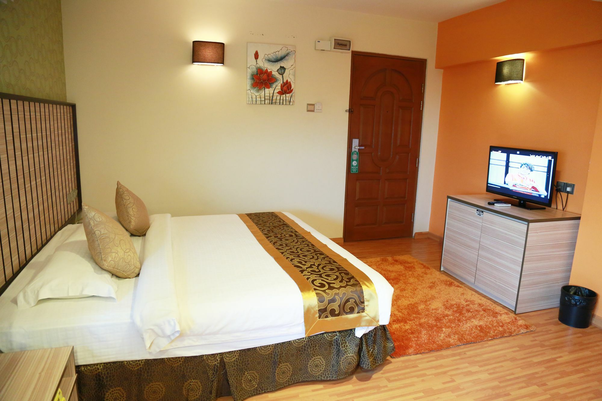 Uptown Hotel Янгон Экстерьер фото