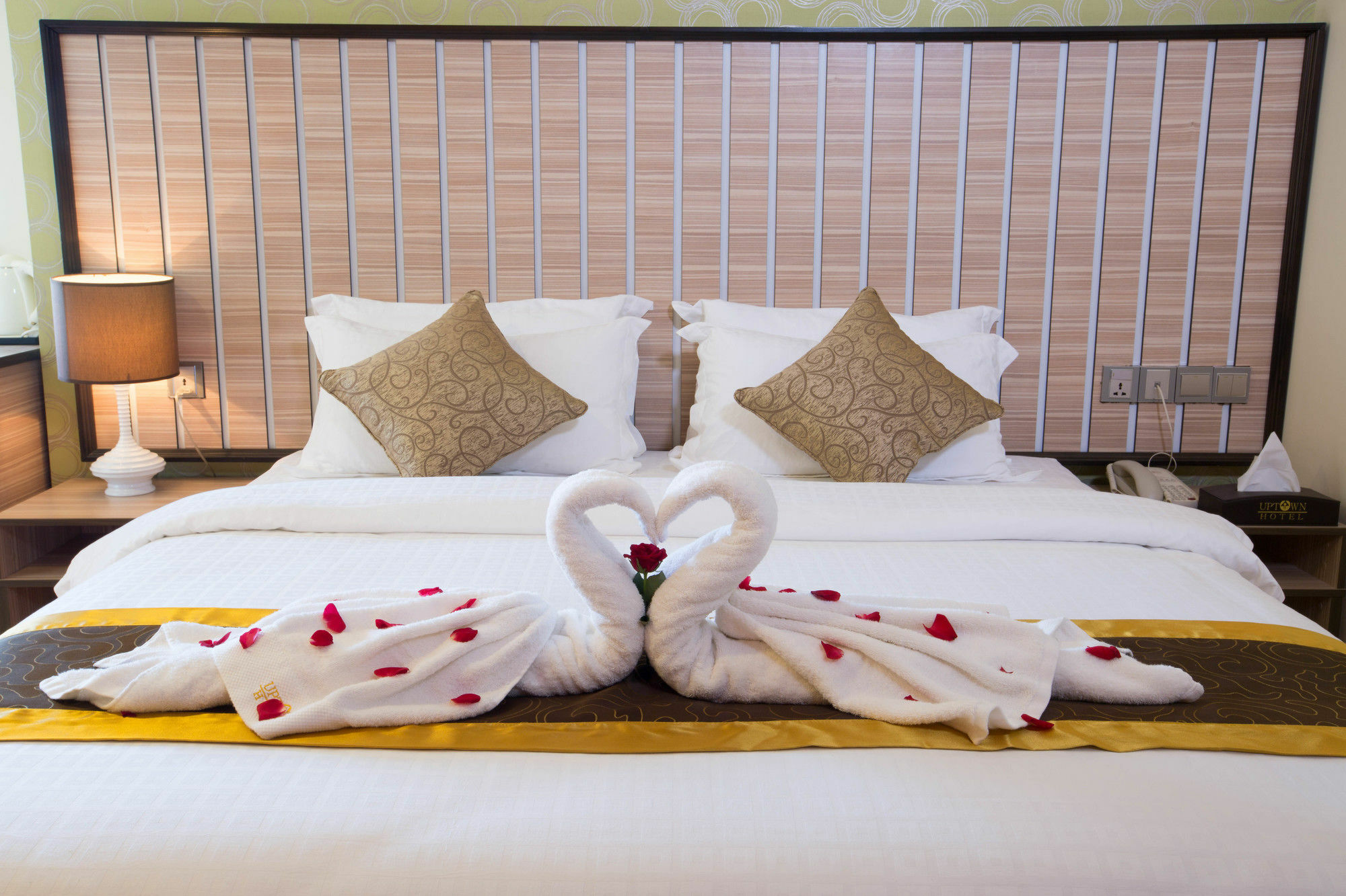 Uptown Hotel Янгон Экстерьер фото