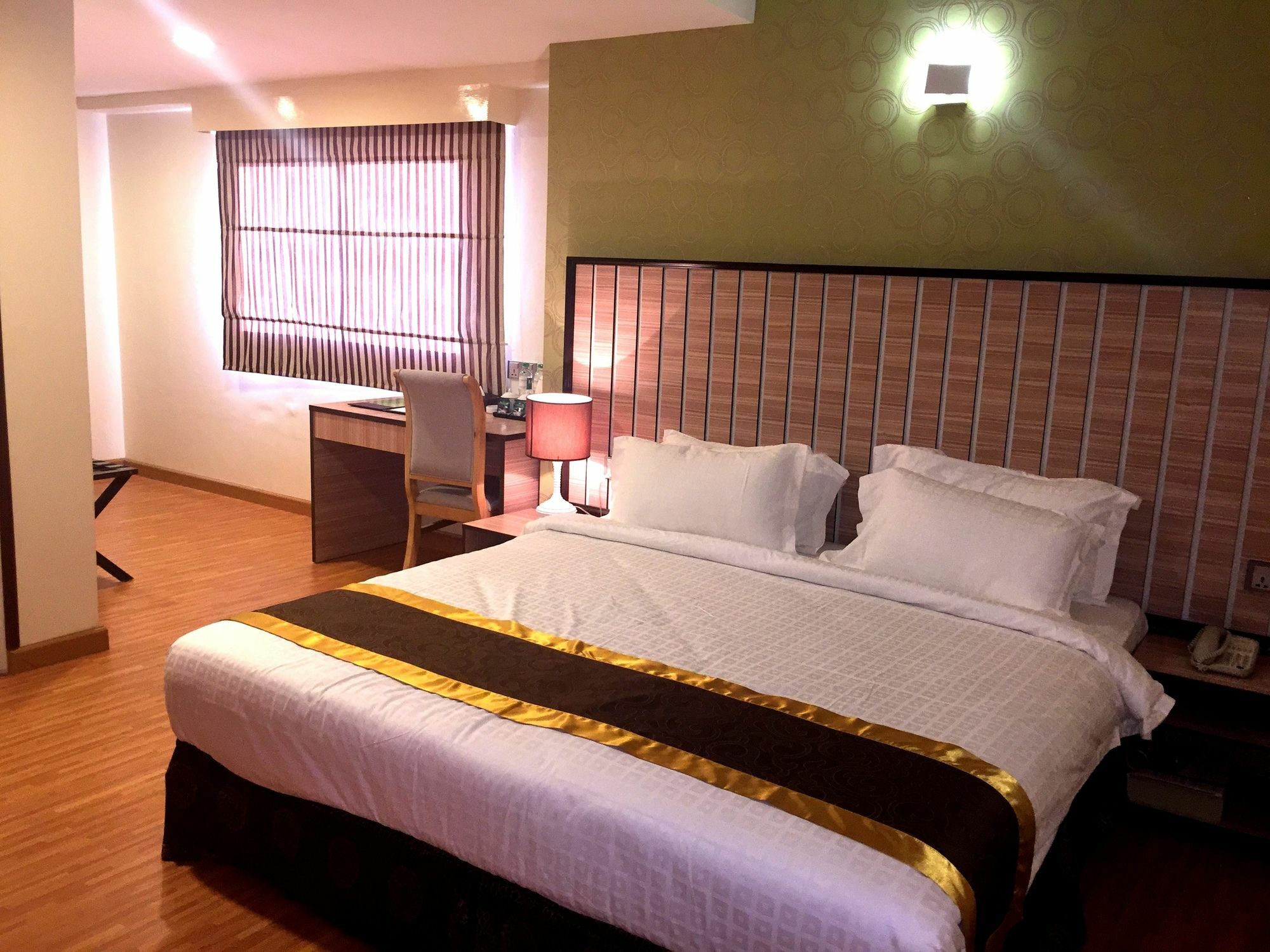 Uptown Hotel Янгон Экстерьер фото