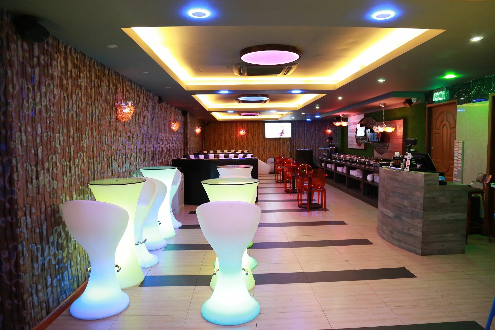 Uptown Hotel Янгон Экстерьер фото