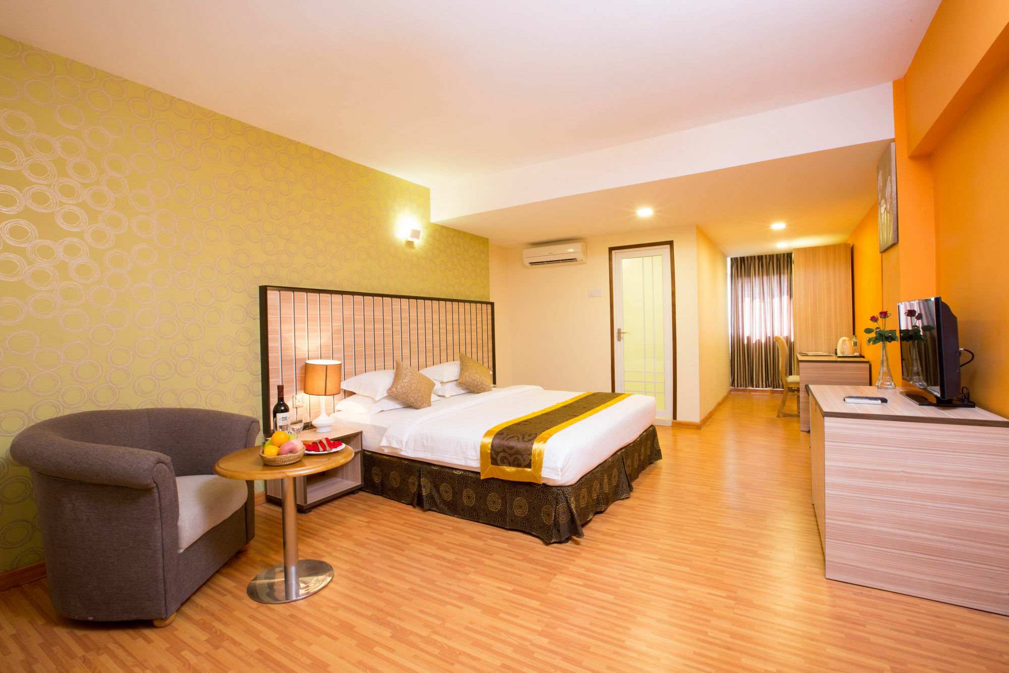 Uptown Hotel Янгон Экстерьер фото